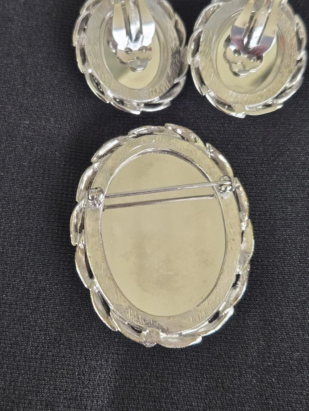 VTG 1960s Whiting & Davis Blue White Silver Floral Cameo & Earring Parure Set
